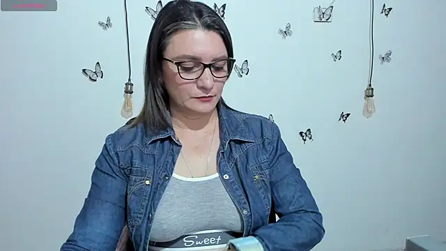 Amie Adams82  online show from 11.11.25