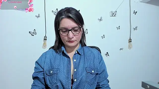 Amie Adams82  online show from 12.15.25