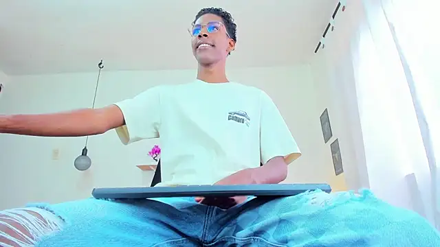 Snapshot of maiki18_ chatting on 01.21.25 maiki18 online show from 01.21.25