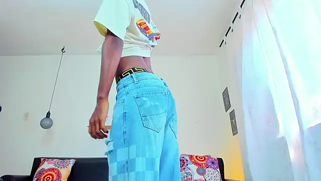 Snapshot of maiki18_ chatting on 01.21.25 maiki18 online show from 01.21.25