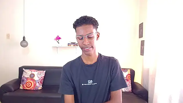 Snapshot of maiki18_ chatting on 01.28.25 maiki18 online show from 01.28.25