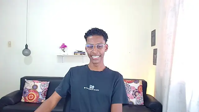 Snapshot of maiki18_ chatting on 01.28.25 maiki18 online show from 01.28.25