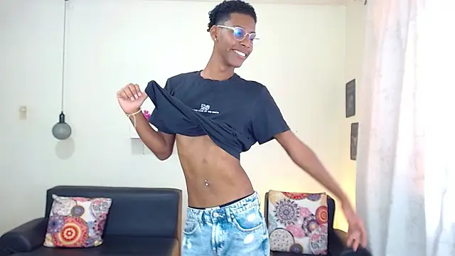 Snapshot of maiki18_ chatting on 01.28.25 maiki18 online show from 01.28.25