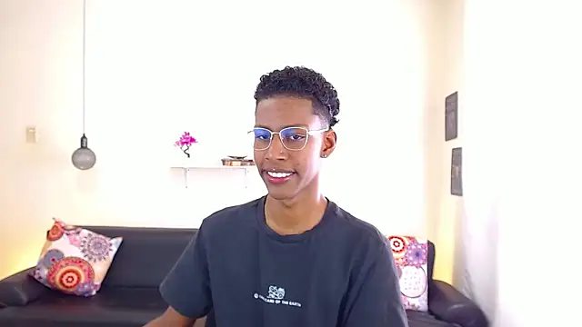 Snapshot of maiki18_ chatting on 02.13.25 maiki18 online show from 02.13.25