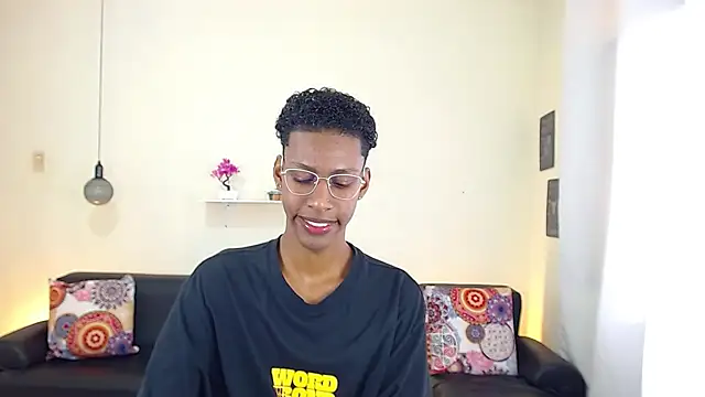 Snapshot of maiki18_ chatting on 02.14.25 maiki18 online show from 02.14.25