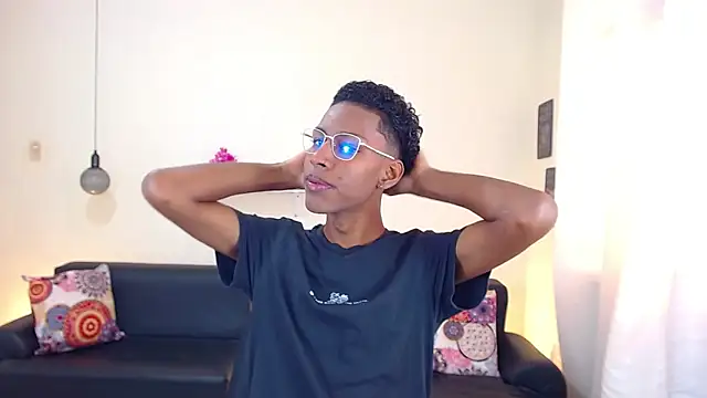 Snapshot of maiki18_ chatting on 02.17.25 maiki18 online show from 02.17.25