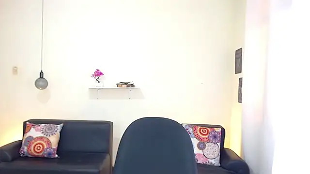 Snapshot of maiki18_ chatting on 02.18.25 maiki18 online show from 02.18.25