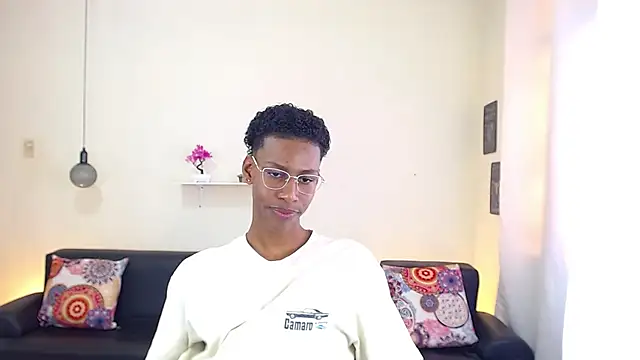 Snapshot of maiki18_ chatting on 02.18.25 maiki18 online show from 02.18.25