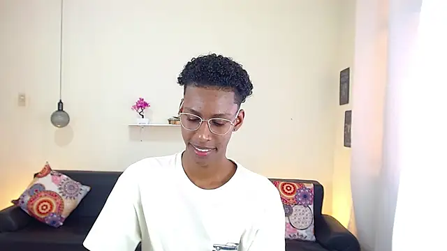 Snapshot of maiki18_ chatting on 02.18.25 maiki18 online show from 02.18.25