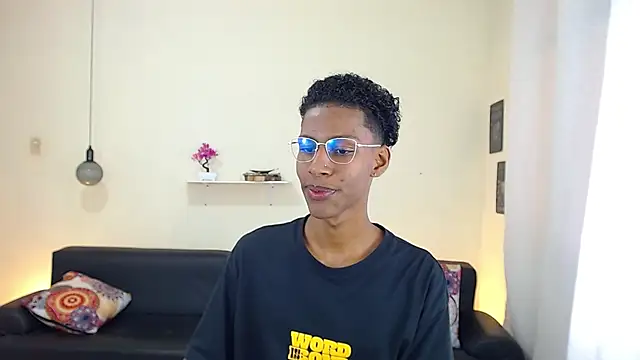 Snapshot of maiki18_ chatting on 02.20.25 maiki18 online show from 02.20.25