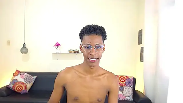 Snapshot of maiki18_ chatting on 02.21.25 maiki18 online show from 02.21.25