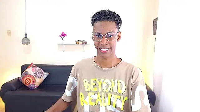 Snapshot of maiki18_ chatting on 02.25.25 maiki18 online show from 02.25.25