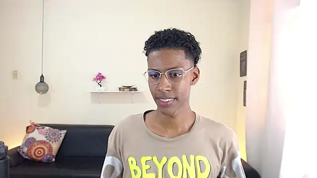 Snapshot of maiki18_ chatting on 02.25.25 maiki18 online show from 02.25.25