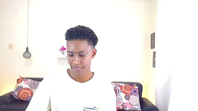 Snapshot of maiki18_ chatting on 02.26.25 maiki18 online show from 02.26.25