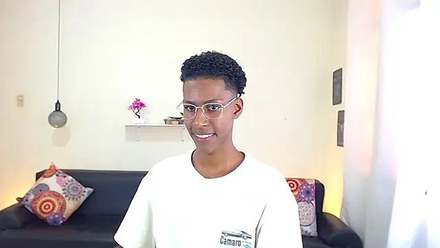 Snapshot of maiki18_ chatting on 02.26.25 maiki18 online show from 02.26.25