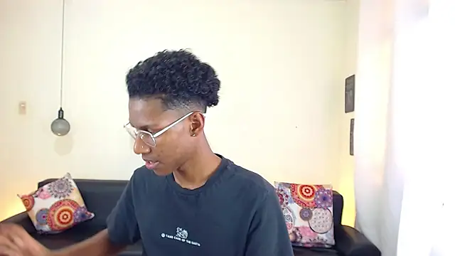 Snapshot of maiki18_ chatting on 02.27.25 maiki18 online show from 02.27.25