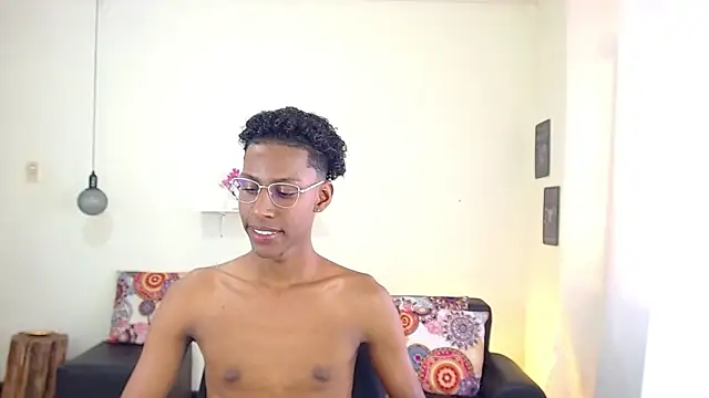 Snapshot of maiki18_ chatting on 03.06.25 maiki18 online show from 03.06.25