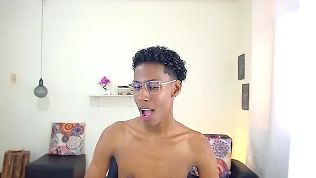 Snapshot of maiki18_ chatting on 03.11.25 maiki18 online show from 03.11.25