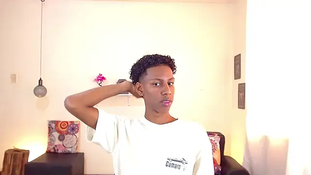 Snapshot of maiki18_ chatting on 03.18.25 maiki18 online show from 03.18.25