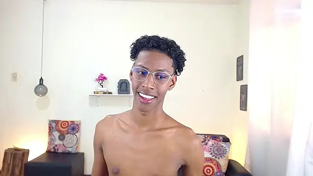 Snapshot of maiki18_ chatting on 03.18.25 maiki18 online show from 03.18.25