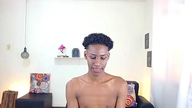 Snapshot of maiki18_ chatting on 03.19.25 maiki18 online show from 03.19.25