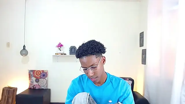 Snapshot of maiki18_ chatting on 03.19.25 maiki18 online show from 03.19.25