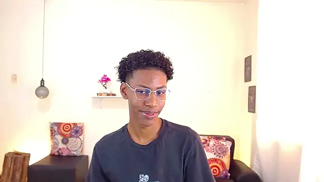 Snapshot of maiki18_ chatting on 03.20.25 maiki18 online show from 03.20.25