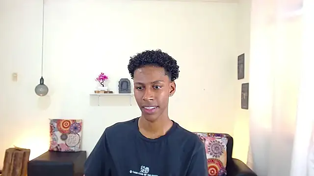 Snapshot of maiki18_ chatting on 03.20.25 maiki18 online show from 03.20.25