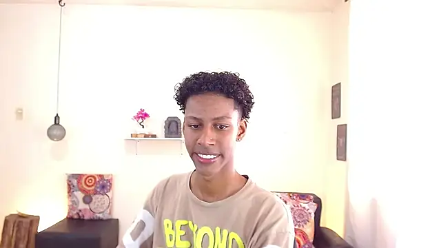 Snapshot of maiki18_ chatting on 03.22.25 maiki18 online show from 03.22.25