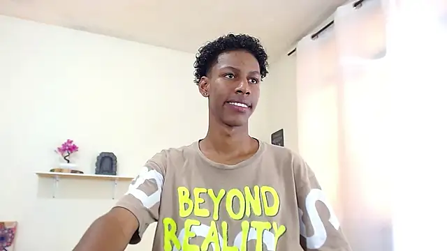 Snapshot of maiki18_ chatting on 03.22.25 maiki18 online show from 03.22.25