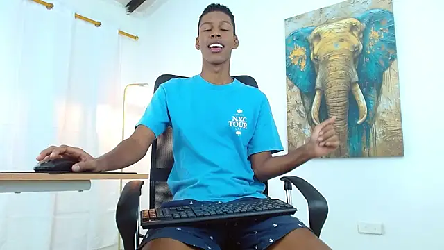 Snapshot of maiki18_ chatting on 09.11.25 maiki18 online show from 09.11.25