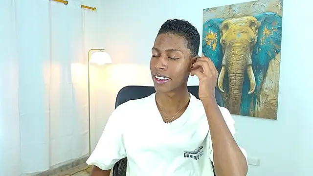 Snapshot of maiki18_ chatting on 09.23.25 maiki18 online show from 09.23.25