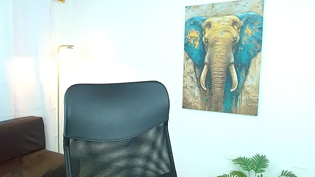 Snapshot of maiki18_ chatting on 10.23.25 maiki18 online show from 10.23.25