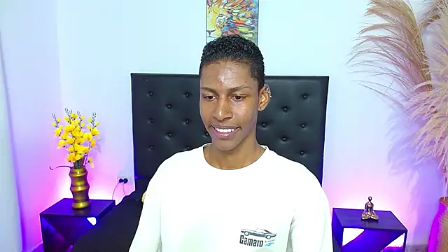 Snapshot of maiki18_ chatting on 10.25.25 maiki18 online show from 10.25.25