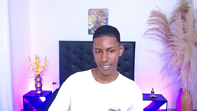 Snapshot of maiki18_ chatting on 10.29.25 maiki18 online show from 10.29.25