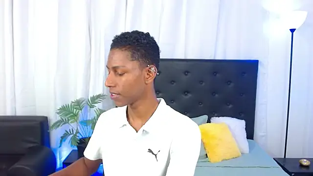 Snapshot of maiki18_ chatting on 11.08.25 maiki18 online show from 11.08.25