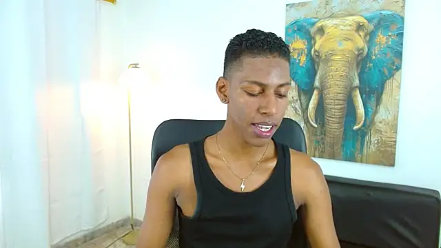 Snapshot of maiki18_ chatting on 11.13.25 maiki18 online show from 11.13.25