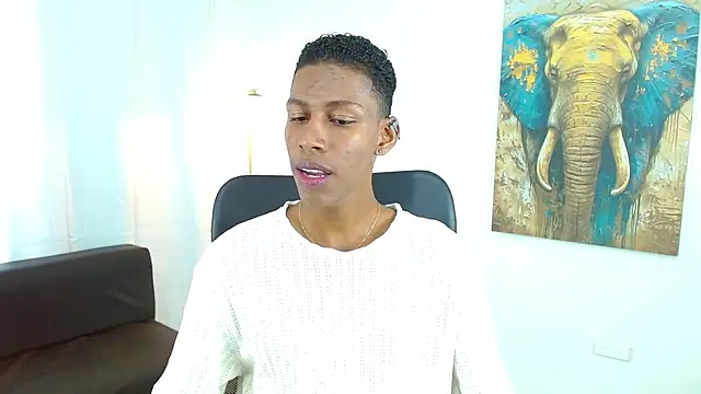 Snapshot of maiki18_ chatting on 11.28.25 maiki18 online show from 11.28.25