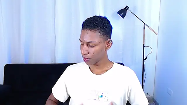 Snapshot of maiki18_ chatting on 11.29.25 maiki18 online show from 11.29.25