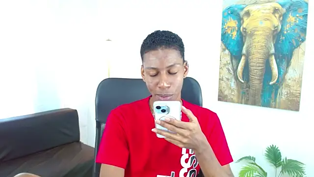 Snapshot of maiki18_ chatting on 12.17.25 maiki18 online show from 12.17.25