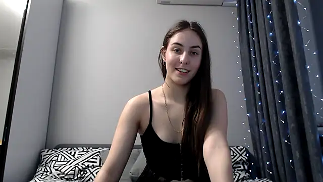 Snapshot of SierraSky_ chatting on 02.08.25 SierraSky online show from 02.08.25