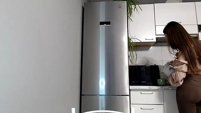 Snapshot of SierraSky_ chatting on 02.13.25 SierraSky online show from 02.13.25