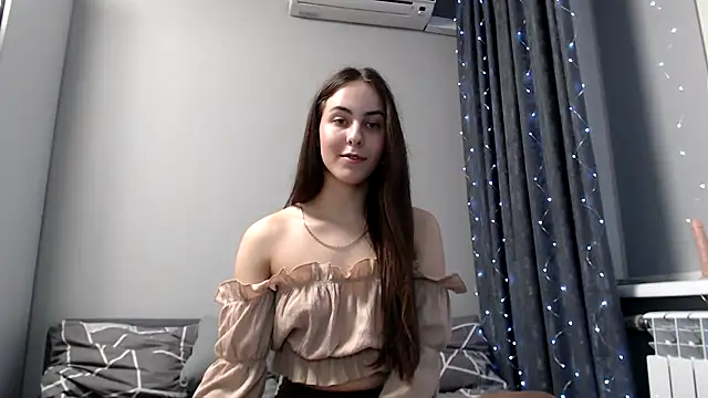 Snapshot of SierraSky_ chatting on 03.22.25 SierraSky online show from 03.22.25