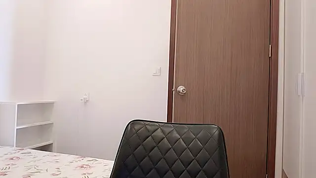 Snapshot of Sugar2k5 chatting on 04.14.26 Sugar2k5 online show from 04.14.26