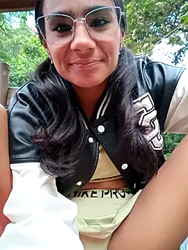 Leslly  online show from 12.17.25