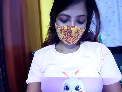 Snapshot of cutesoma2 chatting on 10.28.25 cutesoma2 online show from 10.28.25