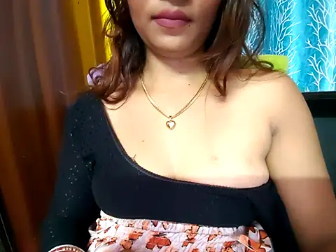 Snapshot of cutesoma2 chatting on 11.24.25 cutesoma2 online show from 11.24.25