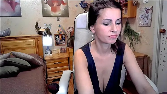 Snapshot of Kendra_Mom chatting on 11.28.25 Kendra Mom online show from 11.28.25