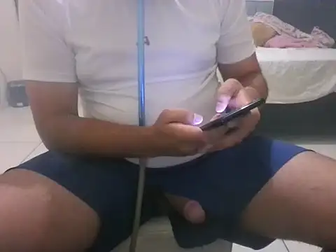 Snapshot of pauzudoxxs chatting on 12.20.25 pauzudoxxs online show from 12.20.25