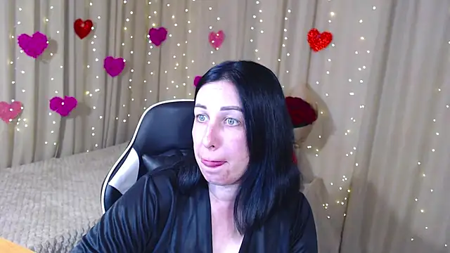 Snapshot of JillStevens chatting on 05.18.26 JillStevens online show from 05.18.26